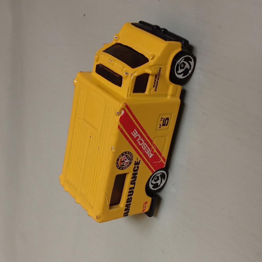Kids Hot Wheels vintage Mattel 1988 Ambulance Unit 5 rescue radio dispatch